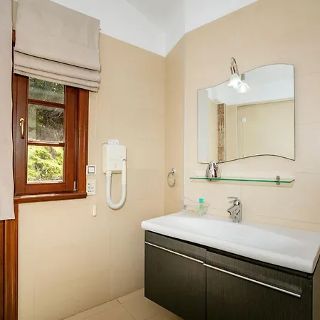 Kazaviti Luxury